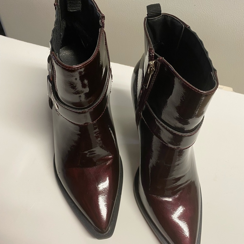 FASHION NOVA BURGUNDY SIZE 8 ANKLE BOOTS